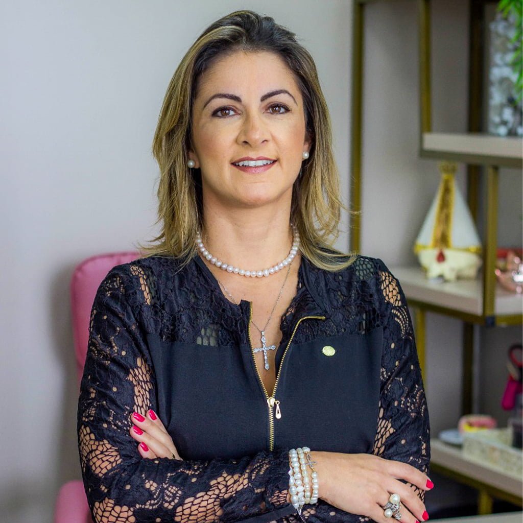 Dra. Renata Pires Filgueiras | CRO/DF 8585 Dra. Renata Pires Filgueiras | CRO/DF 8585